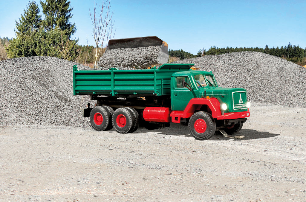 VIESSMANN 8002 H0 CarMotion Startset, MAGIRUS DEUTZ 3-achs Muldenkipper, grün