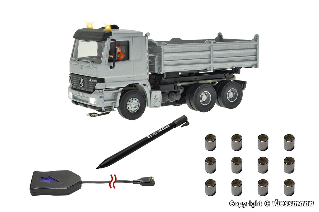 VIESSMANN 8004 H0 CarMotion Startset, MB ACTROS Muldenkipper mit Rundumleuchten, silber