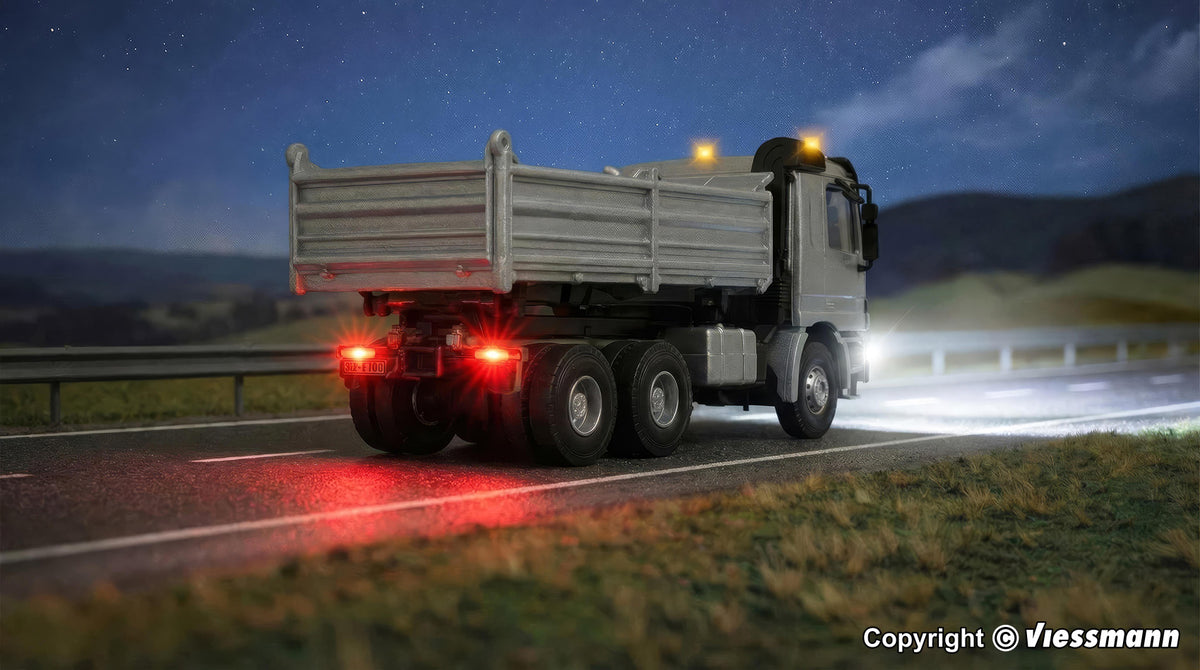 VIESSMANN 8004 H0 CarMotion Startset, MB ACTROS Muldenkipper mit Rundumleuchten, silber
